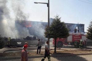 Uşak'ta iplik fabrikasında yangın