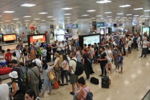 Atat&uuml;rk Havalimanı'nda bayram d&ouml;n&uuml;ş&uuml; yoğunluğu