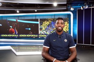Jason Thompson: "Taraftarın &ouml;n&uuml;ne &ccedil;ıkmak i&ccedil;in sabırsızlanıyorum"