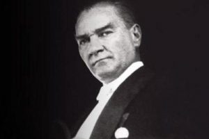 Yeni m&uuml;fredatta Atat&uuml;rk&ccedil;&uuml;l&uuml;k &ccedil;ıkarıldı