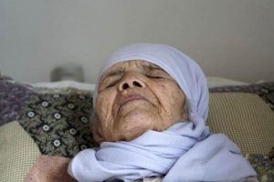 106 yaşındaki engelli kadını sınır dışı edecekler
