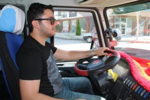 Bursa'da 15 saniyede minib&uuml;steki paraları &ccedil;alıp kayıplara karıştı