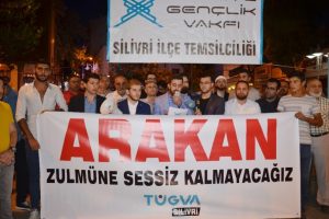 Arakanlılara yapılan zulm&uuml; protesto eden gruba hakaret