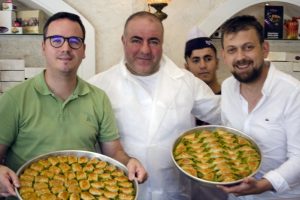 &Uuml;nl&uuml; İspanyol şef baklava yapımının inceliklerini &ouml;ğrendi