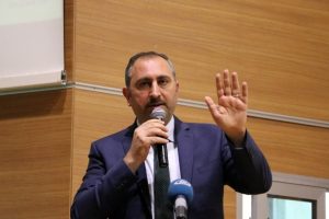 "T&uuml;rk yargısı hi&ccedil; kimseden emir ve talimat almaz"