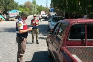 Jandarmadan tatilcilere trafik uygulaması