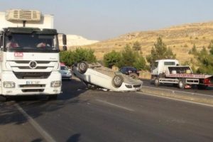 Otomobil takla attı: 3 yaralı