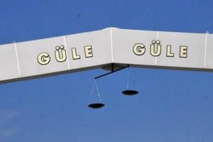 Yalova'da belediye başkanına ilgin&ccedil; protesto