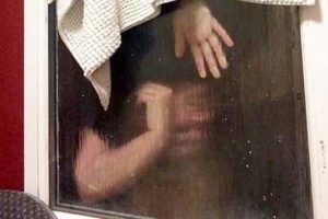 Tinder'dan tanıştığı adamın evinde tuvalete sıkıştı!
