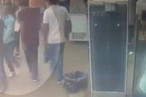 Kalabalıkta polis ş&uuml;phelendi! Bir anda neye uğradığına şaşırdı