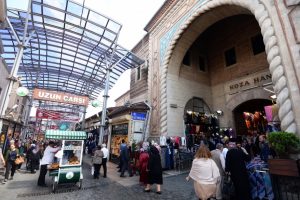 Bursa'da &ccedil;arşıda alışveriş heyecanı bitmiyor