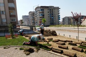 Bursa Yıldırım parklarını mevsimlik &ccedil;i&ccedil;ekler s&uuml;sl&uuml;yor