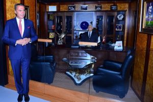 Beşiktaş evinin kapılarını taraftarlara a&ccedil;ıyor