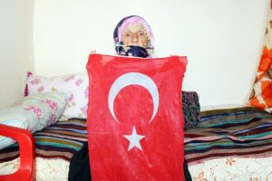 Elleri &ouml;p&uuml;lesi o nineden a&ccedil;ıklama