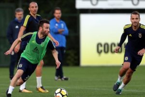 Fenerbah&ccedil;e'de Medipol Başakşehir ma&ccedil;ı hazırlıkları s&uuml;r&uuml;yor
