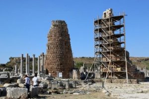 Perge'nin Helenistik kuleleri restore ediliyor