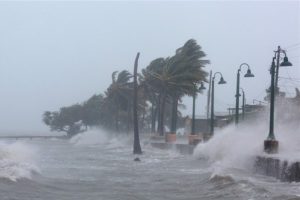 Irma, Porto Riko'yu vurmaya başladı!