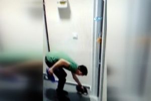 Apartmana dadanan ayakkabı hırsızı kameraya yakalandı