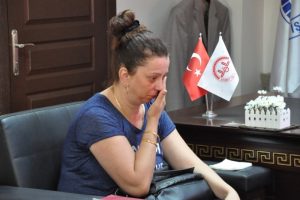 Mutluluk g&ouml;zyaşları d&ouml;kerek M&uuml;sl&uuml;man oldu