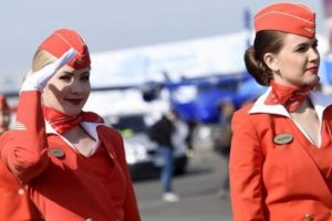 Rus hosteslerin 'b&uuml;y&uuml;k beden' zaferi!