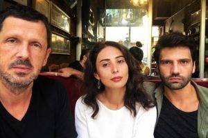D&uuml;nyaca &uuml;nl&uuml; y&ouml;netmen T&uuml;rk oyuncularla g&ouml;r&uuml;şt&uuml;