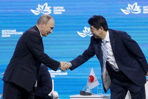 Putin, Japon mevkidaşı ile g&ouml;r&uuml;şt&uuml;