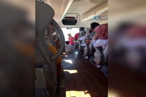 Yeşim Salkım'dan şehirlerarası otob&uuml;ste konser