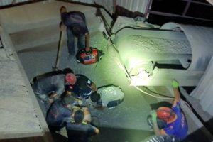 Taş &ccedil;ukuruna d&uuml;şen iş&ccedil;i hayatını kaybetti