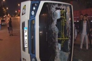 Yolcu minib&uuml;s&uuml; kaza yaptı: 4 yaralı