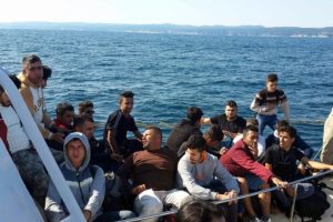 &Ccedil;eşme'de 29 ka&ccedil;ak g&ouml;&ccedil;men yakalandı