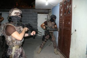 DEAŞ'a eleman sağlayan 3 kişi g&ouml;zaltında!