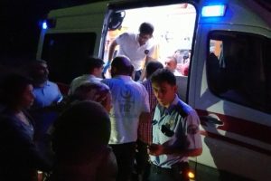 Girdikleri evde fark edildiler, 4 kişiyi yaraladılar