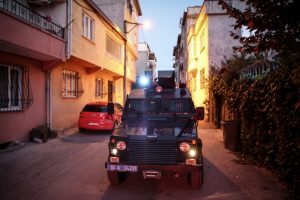 Bursa'da şafak operasyonu d&uuml;zenlendi!