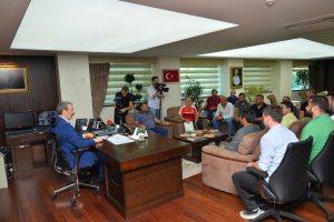 Bursaspor'un taraftar grubundan Emniyet M&uuml;d&uuml;r&uuml; Ak'a ziyaret