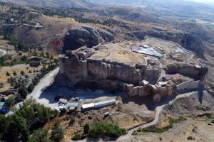 Harput Kalesi tarihe ışık tutuyor
