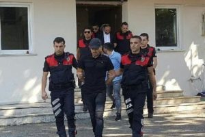 Bursa'da zehir tacirleri polisten ka&ccedil;amadı!