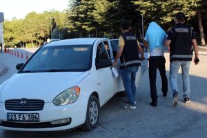3 ilde sigara ka&ccedil;ak&ccedil;ılarına operasyon: 16 g&ouml;zaltı