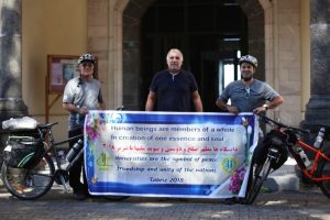 İranlı akademisyenler 'barış ve dostluk' i&ccedil;in pedal &ccedil;eviriyorlar
