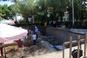 Roma d&ouml;nemine ait tapınağın altından tarih fışkırıyor