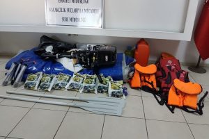 Polisten g&ouml;&ccedil;men ka&ccedil;ak&ccedil;ılarına operasyon: 6 tutuklama