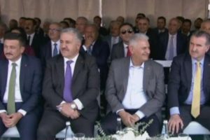 Kocaoğlu tepki g&ouml;sterip t&ouml;reni terk etti