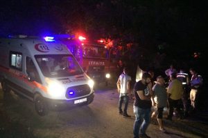 Otomobiller kafa kafaya &ccedil;arpıştı: 2 yaralı
