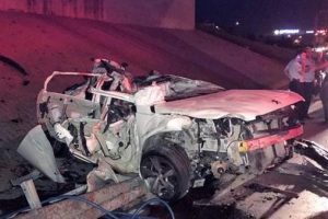 Korkun&ccedil; kaza: K&ouml;pr&uuml;den d&uuml;şen otomobilde 2 kişi can verdi