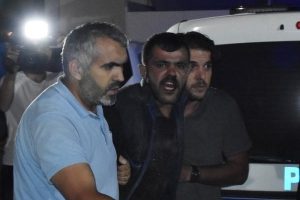 Motosikletle ateş a&ccedil;ıp, 4 kişiyi yaraladılar!