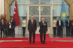 Erdoğan Kazakistan'da resmi t&ouml;renle karşılandı