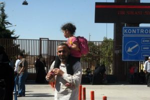 Bayramı &uuml;lkelerinde ge&ccedil;iren Suriyeliler T&uuml;rkiye'ye d&ouml;n&uuml;yor!