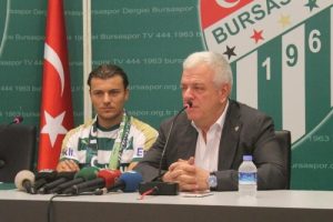 Yusuf Erdoğan, Bursaspor'la 3 yıllık s&ouml;zleşme imzaladı!