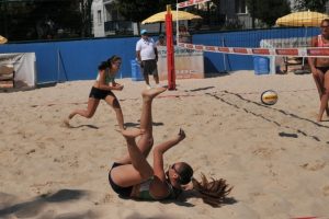 Plaj voleybolunun kalbi Bursa Nil&uuml;fer'de atıyor