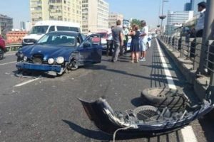 İstanbul'da trafiği kilitleyen kaza!
