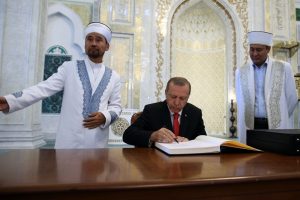 Erdoğan'dan Kazakistan'da cami ziyareti